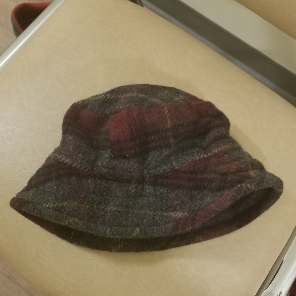 Eddie bauer hat